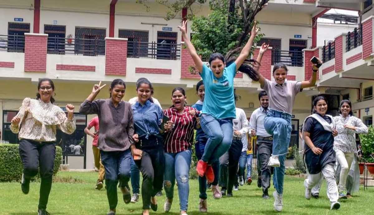 यूपी बोर्ड के नतीजे जारी, 10वीं में 89.55 और 12वीं में 82.60 प्रतिशत परिणाम यूपी बोर्ड के नतीजे जारी, 10वीं में 89.55 और 12वीं में 82.60 प्रतिशत परिणाम